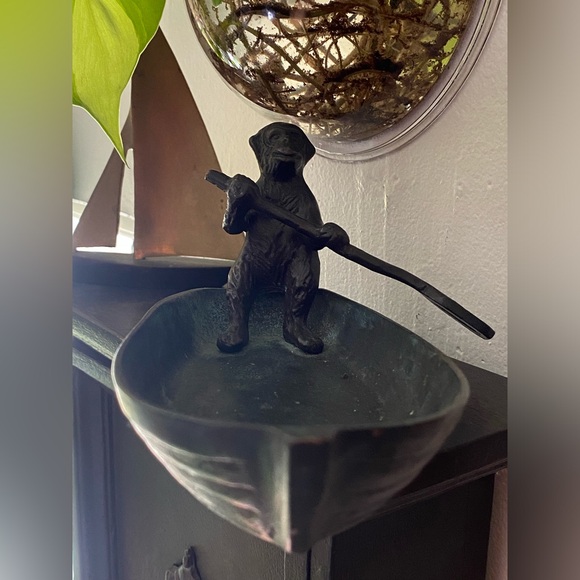 MONKEY W/ OAR ROWING A BOAT
FIGURINE SCULPTURE DISH. COLLECTABLE. - Picture 10 of 13